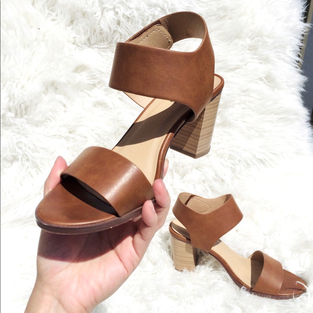 Rue21 Chunky Heel Sandals size 6